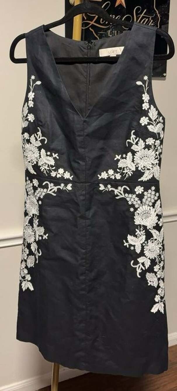 LOFT Black Sleeveless Floral Embroidered Sheath Dress Size 4